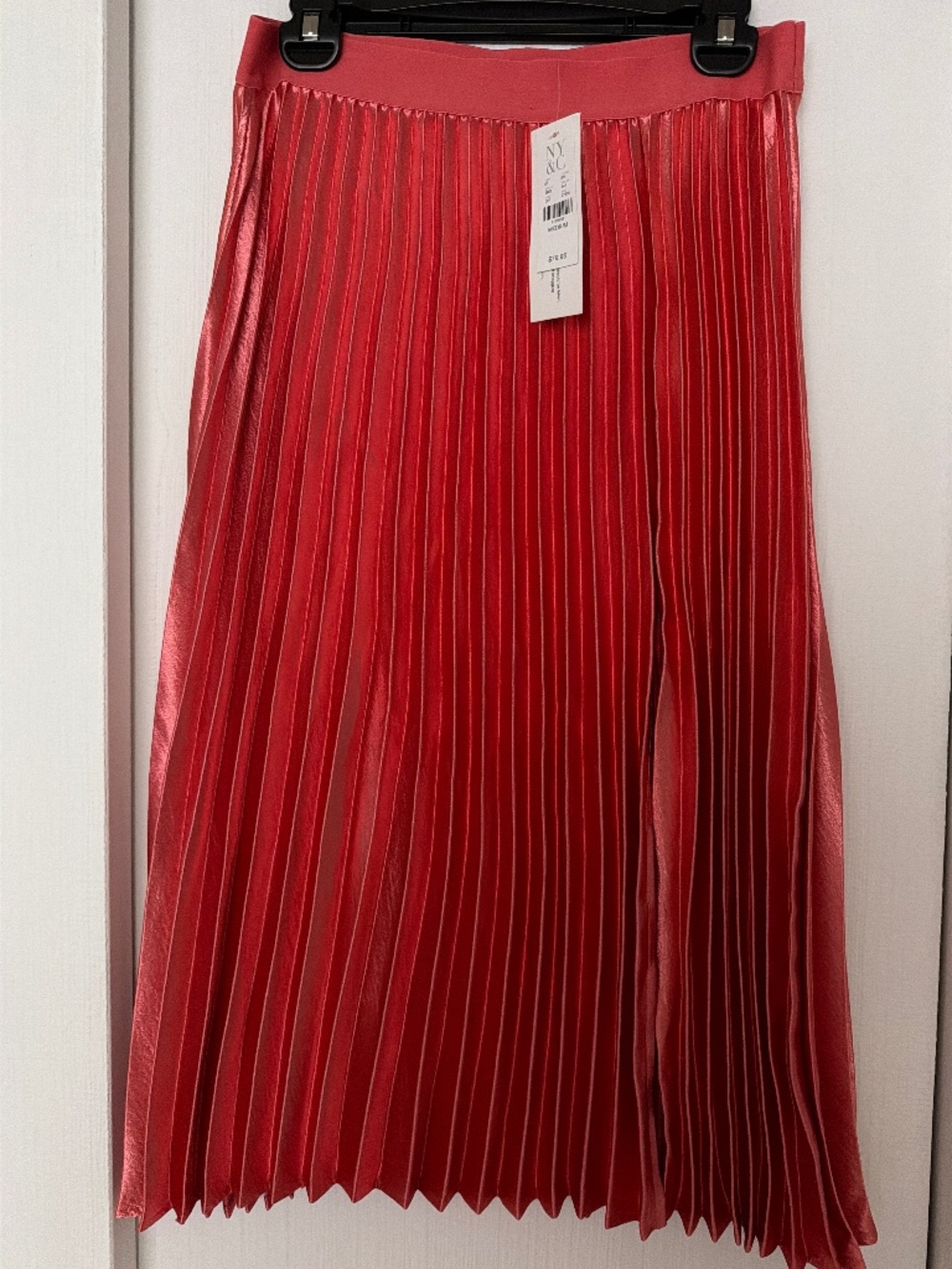 New York & Company Red Pleated Skirt ❤️